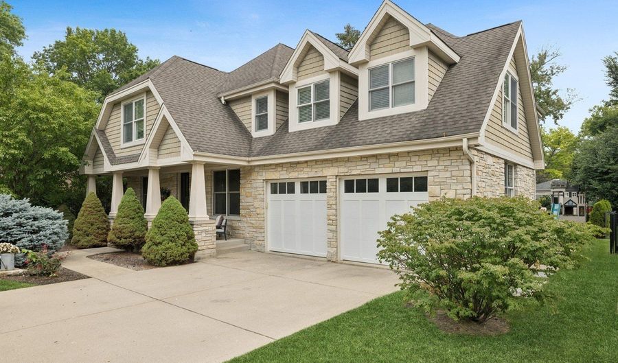 907 S Vail Ave, Arlington Heights, IL 60005 - 4 Beds, 3 Bath