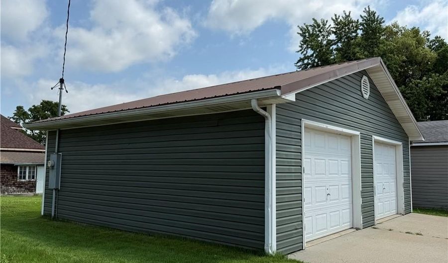 1014 Santa Fe St, Atchison, KS 66002 - 3 Beds, 1 Bath