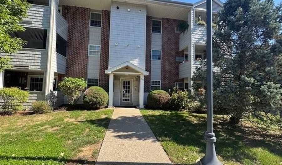 669 Metacom Ave 17, Bristol, RI 02809 - 2 Beds, 1 Bath