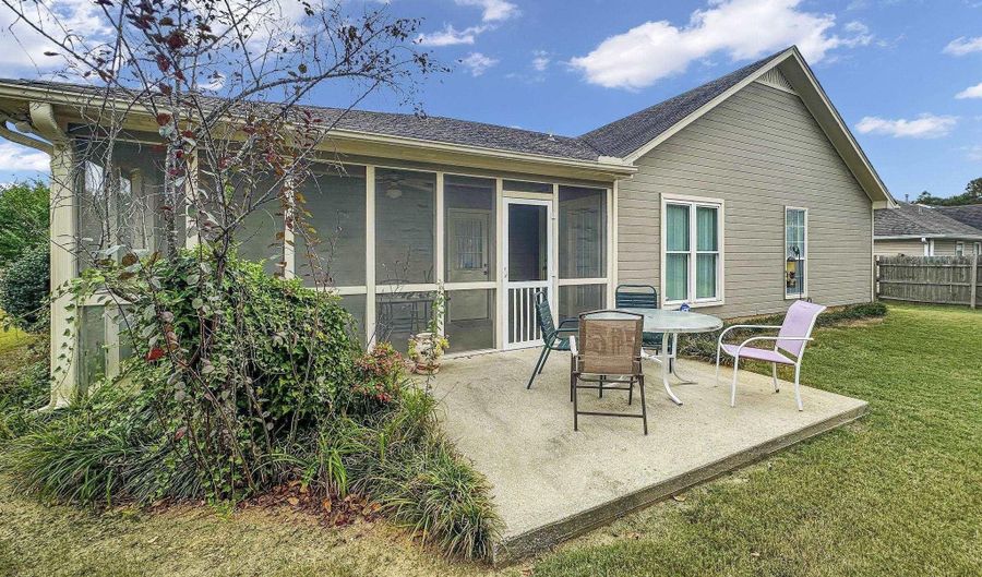 144 PALM Dr, Alabaster, AL 35007 - 3 Beds, 2 Bath