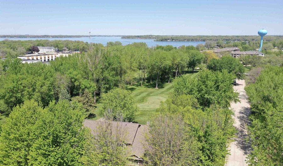 203 Emerald Meadows Dr, Arnolds Park, IA 51331 - 3 Beds, 3 Bath