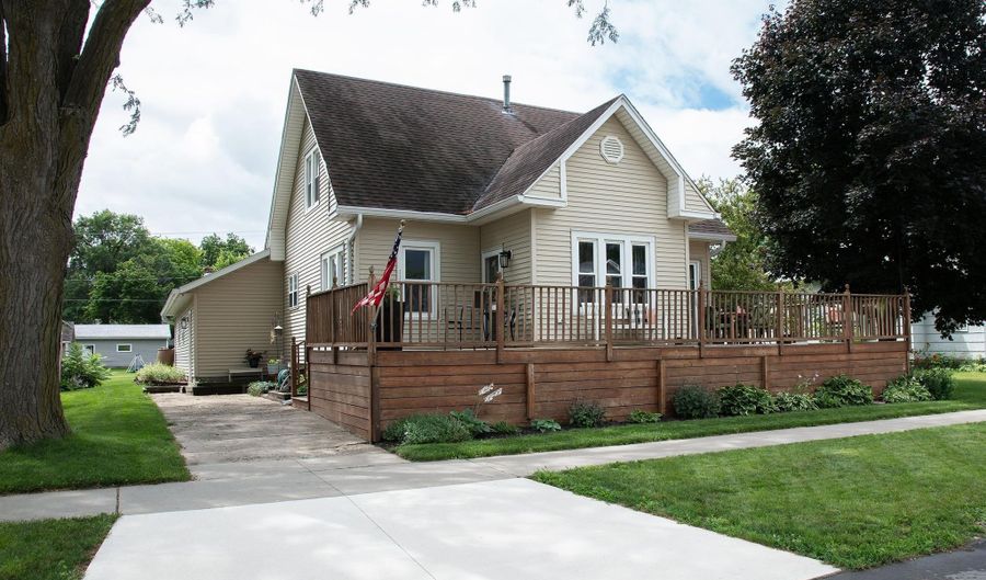 1127 Parriott, Aplington, IA 50604 - 3 Beds, 2 Bath