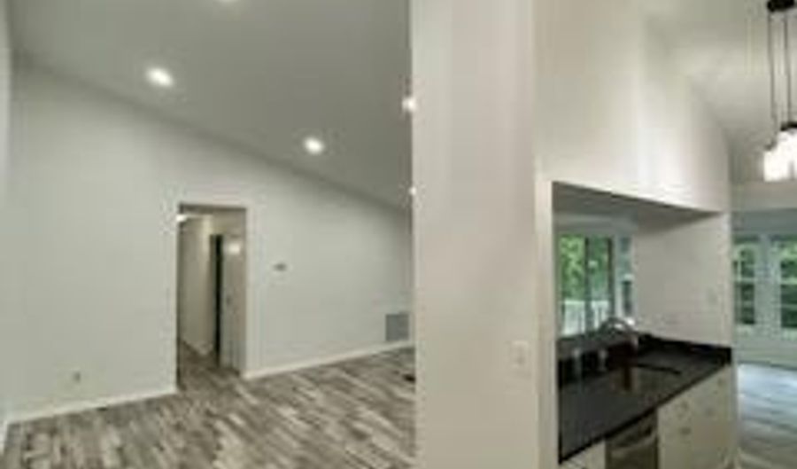 642 SOUTHERN HILLS Dr B-2K, Arnold, MD 21012 - 2 Beds, 2 Bath