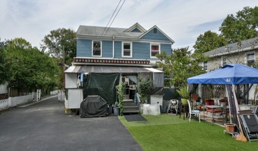 435 Northern Pkwy, Villas, NJ 07450 - 7 Beds, 3 Bath