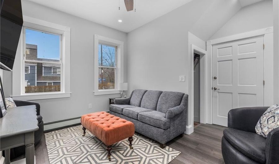 10 Braman St 1, Newport, RI 02840 - 2 Beds, 1 Bath