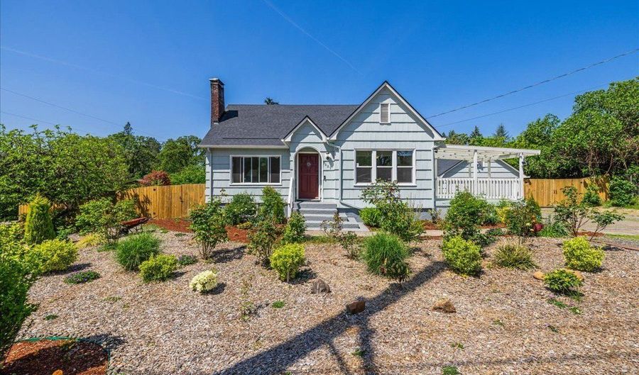 5625 SE JENNINGS Ave, Milwaukie, OR 97267 - 5 Beds, 3 Bath