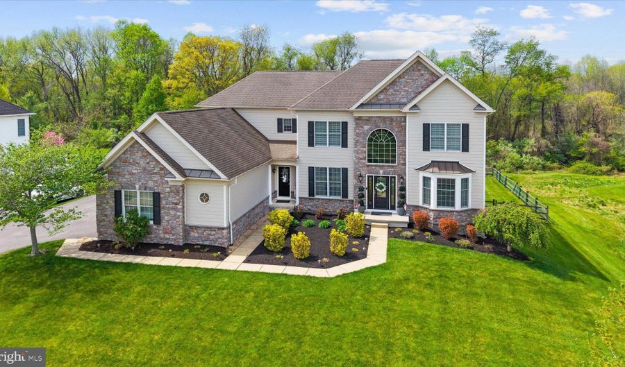 33 WATERTON Dr, Bear, DE 19701 - 4 Beds, 5 Bath