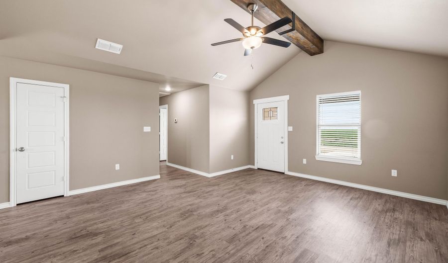 301 Ave L, Abernathy, TX 79311 - 3 Beds, 4 Bath
