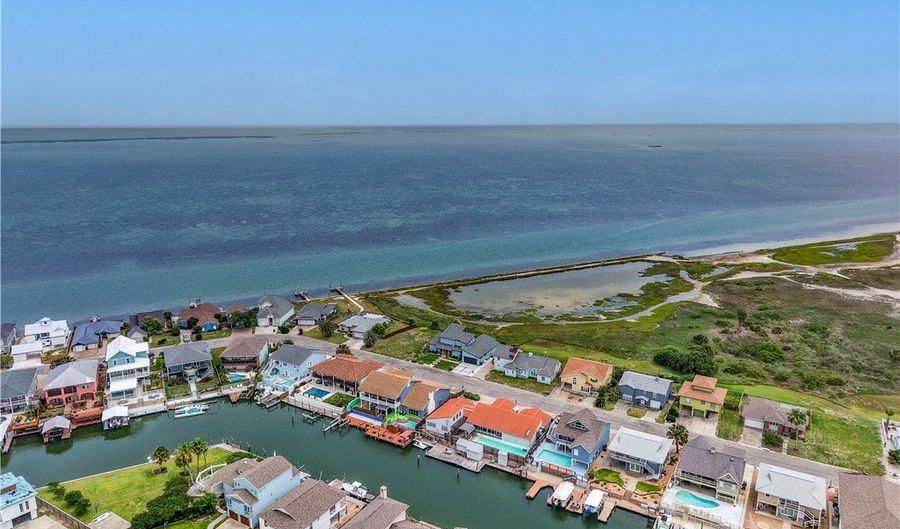 214 Bayview Dr, Aransas Pass, TX 78336 - 4 Beds, 5 Bath