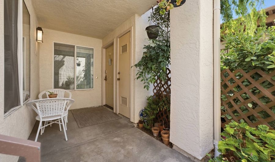 7394 Altiva Pl, Carlsbad, CA 92009 - 1 Beds, 1 Bath