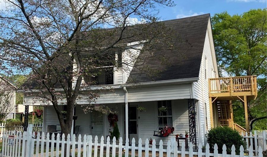 147 White Cir, Athens, GA 30605 - 2 Beds, 2 Bath