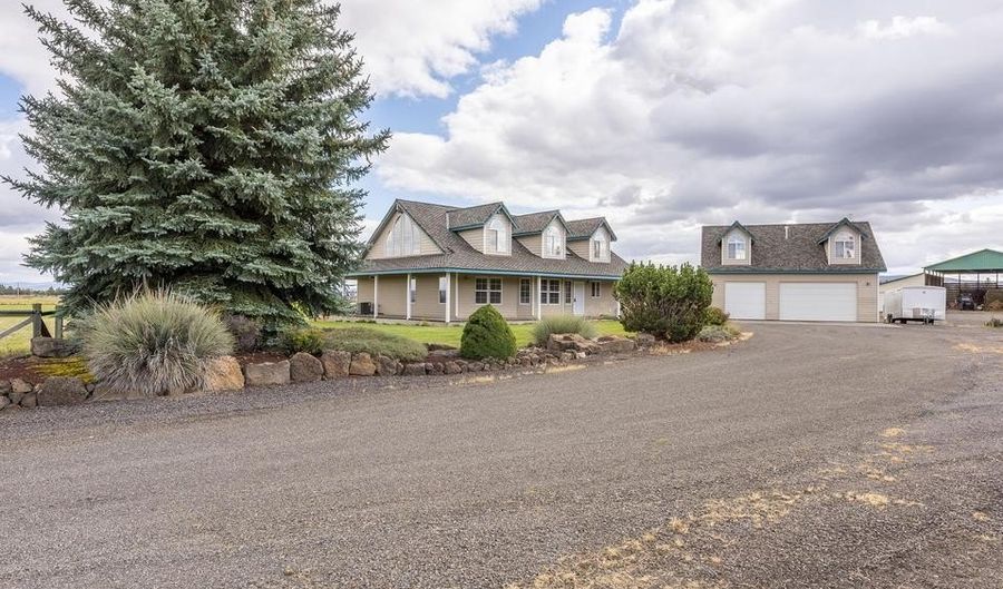 24585 Dodds Rd, Bend, OR 97701 - 3 Beds, 3 Bath