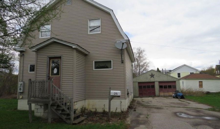 25 Turcotte St, Berlin, NH 03570 - 4 Beds, 2 Bath