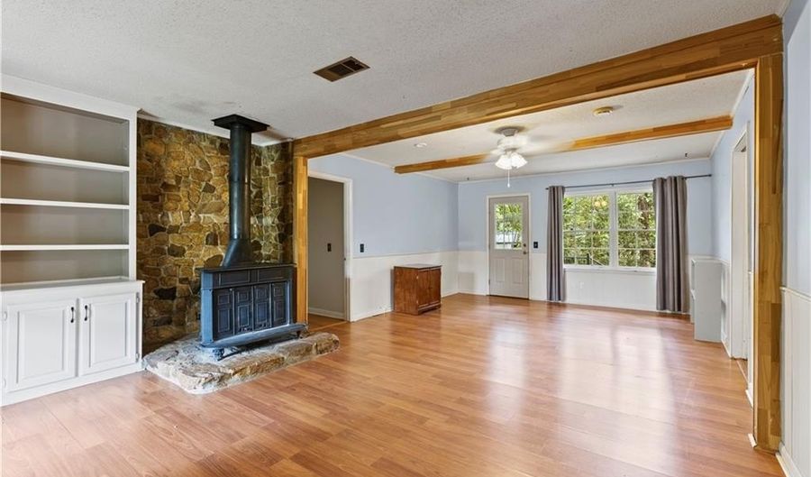 624 THORPE St, Auburn, AL 36830 - 3 Beds, 2 Bath