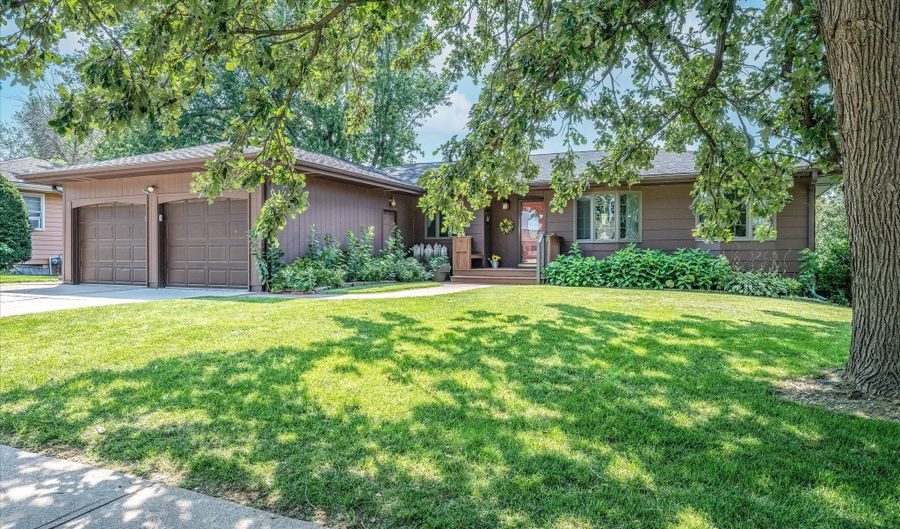 305 E 21st St, Atlantic, IA 50022 - 4 Beds, 3 Bath