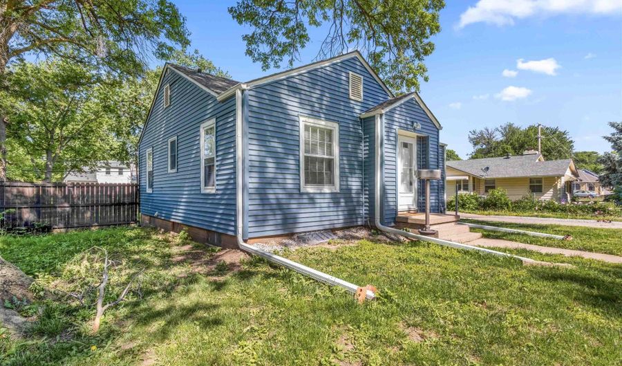 1015 N 13th St, Beatrice, NE 68310 - 2 Beds, 1 Bath