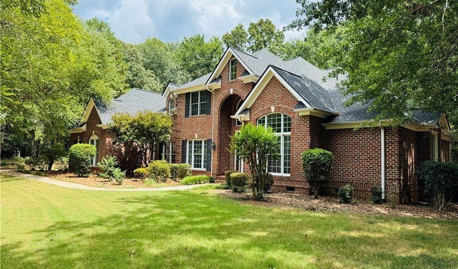 204 Ansonborough, Belton, SC 29627 - 4 Beds, 5 Bath