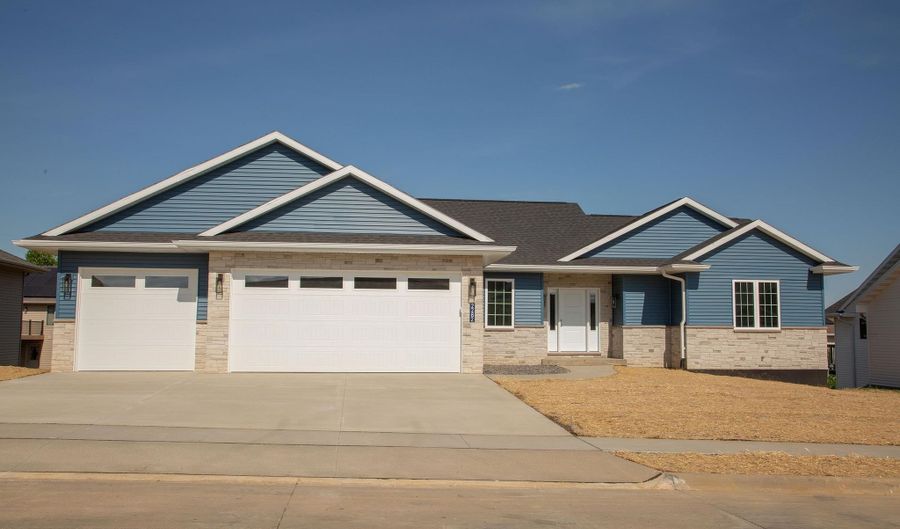 2282 Helle Dr, Asbury, IA 52002 - 4 Beds, 3 Bath