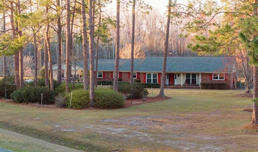 5686 Golden Isle W, Baxley, GA 31513 - 3 Beds, 3 Bath
