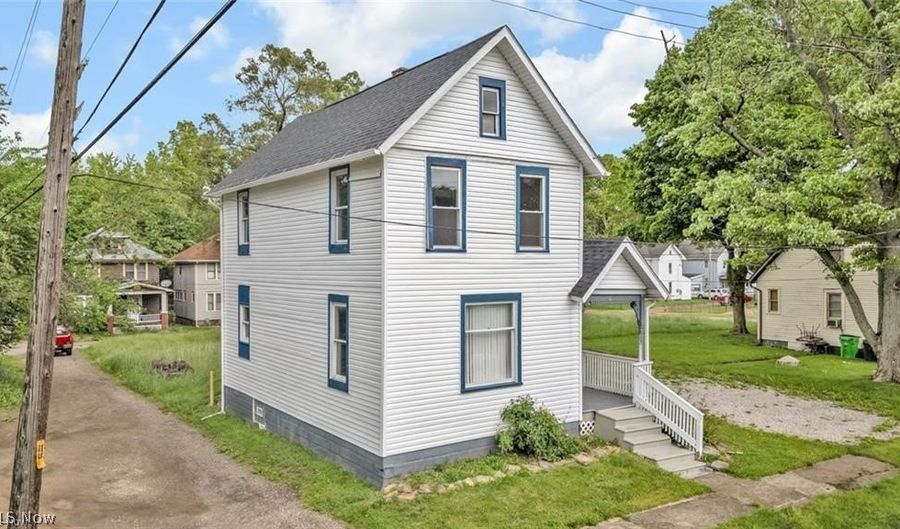 452 E Summit St, Alliance, OH 44601 - 2 Beds, 2 Bath