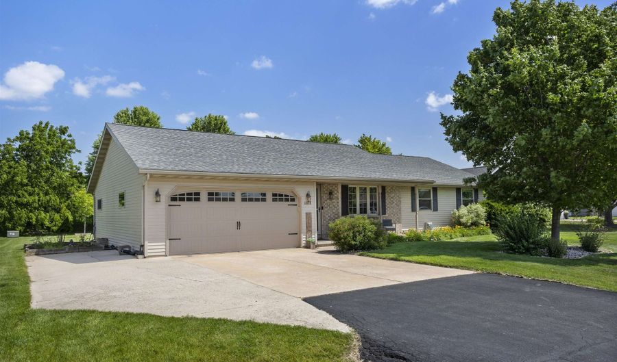 W3268 HEARTLAND Court, Appleton, WI 54915 - 4 Beds, 3 Bath