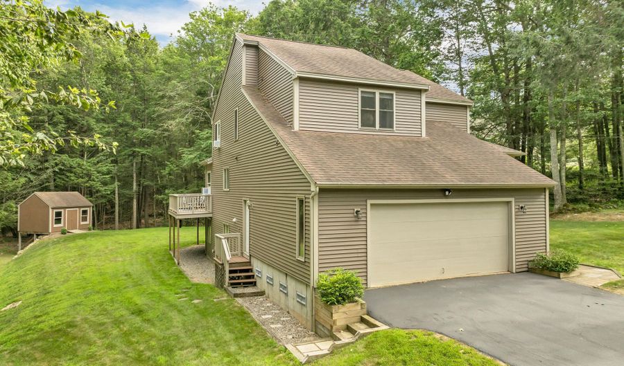 125 Deer Ridge Dr, Barrington, NH 03825 - 3 Beds, 4 Bath