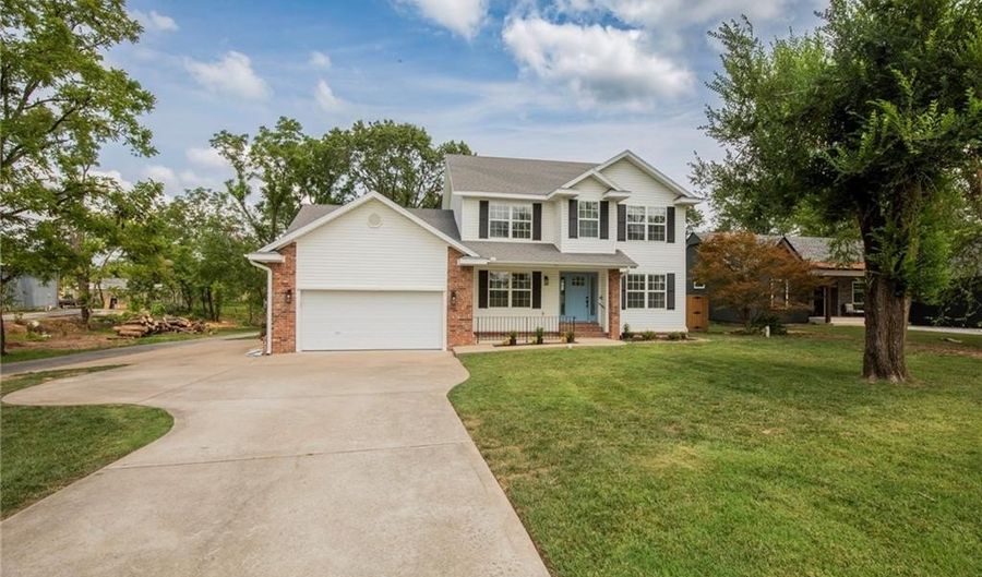 522 Tiger Blvd, Bentonville, AR 72712 - 4 Beds, 3 Bath