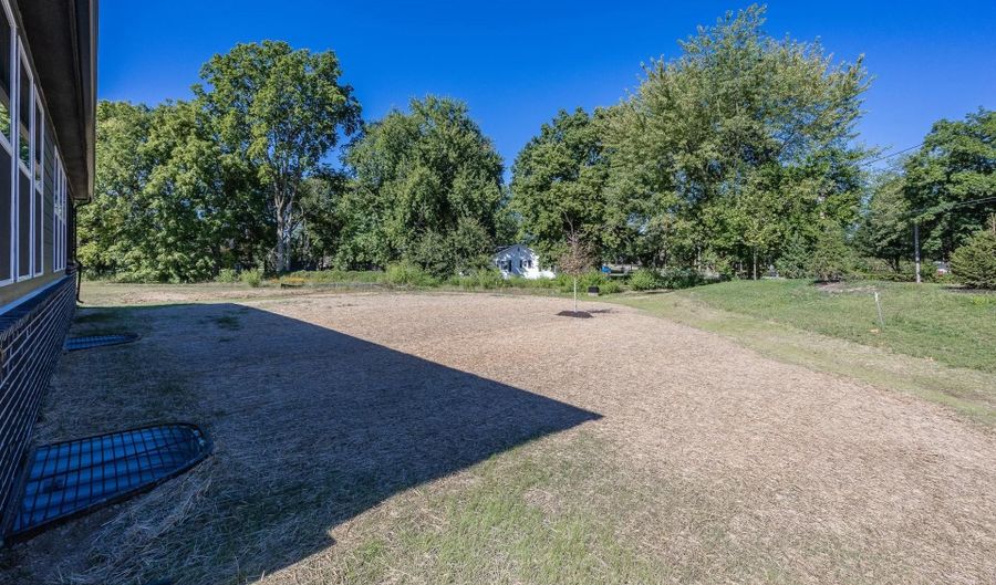 1960 Delp Ct, Avon, IN 46123 - 3 Beds, 3 Bath