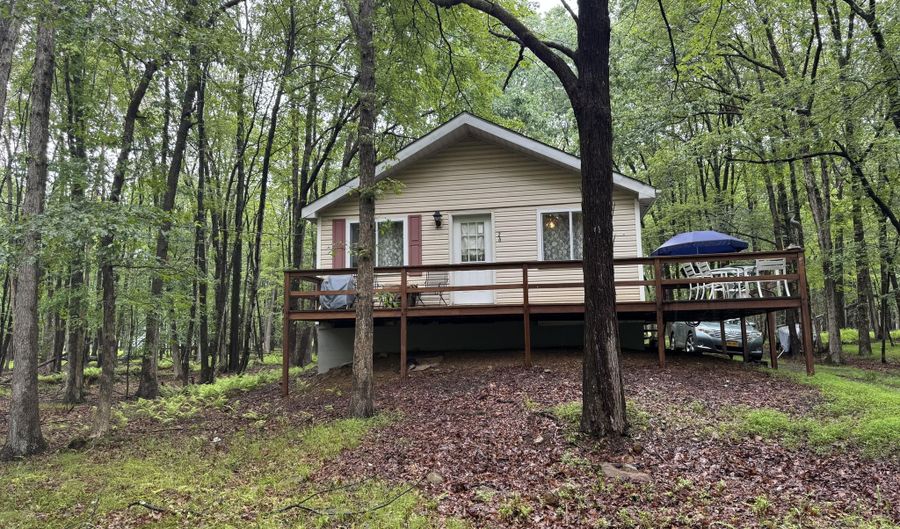 26 Buckhill Rd, Albrightsville, PA 18210 - 2 Beds, 1 Bath