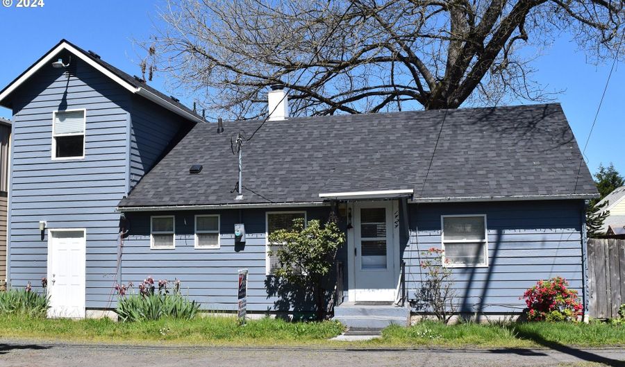 1425 W 3RD Aly, Eugene, OR 97402 - 3 Beds, 2 Bath