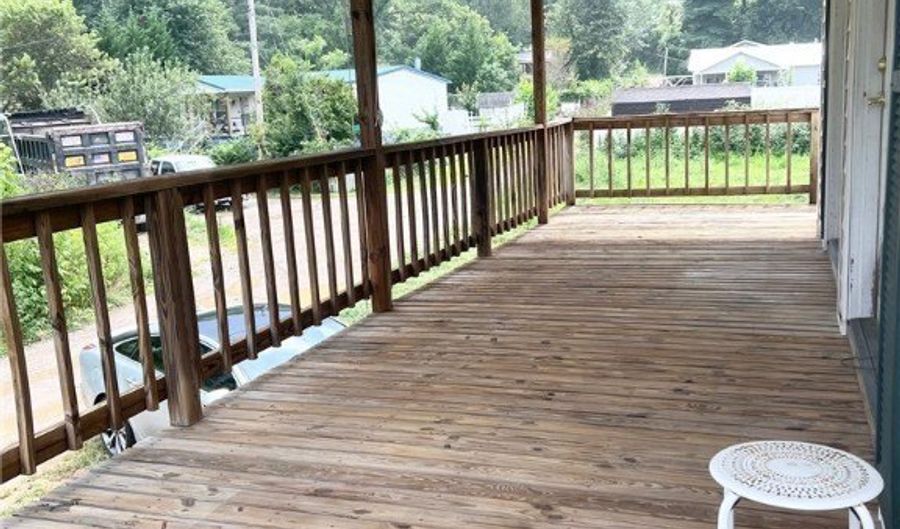 138 Jackson Way, Alum Creek, WV 25003 - 2 Beds, 1 Bath