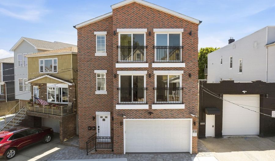 14 W 49TH St 2, Bayonne, NJ 07002 - 2 Beds, 3 Bath