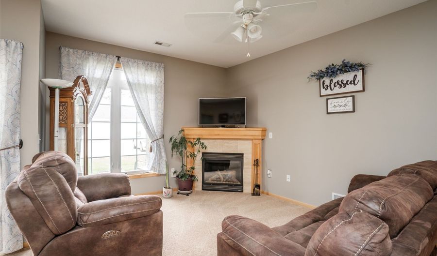 1735 34th Ave SW 2, Altoona, IA 50009 - 2 Beds, 2 Bath