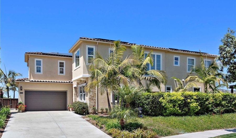 7051 Sitio Caliente, Carlsbad, CA 92009 - 5 Beds, 5 Bath