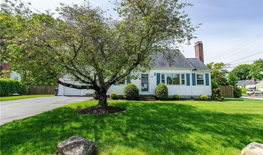 170 Pilgrim Pkwy, Warwick, RI 02888 - 3 Beds, 1 Bath