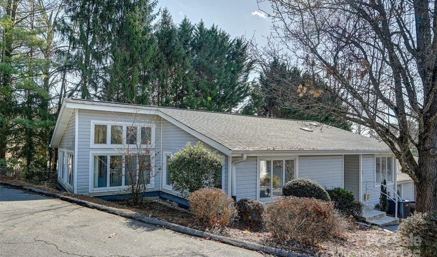 71 Hollybrook Dr, Asheville, NC 28803 - 2 Beds, 2 Bath