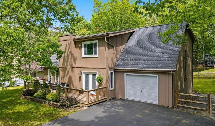 74 Byron Ln, Albrightsville, PA 18210 - 3 Beds, 2 Bath