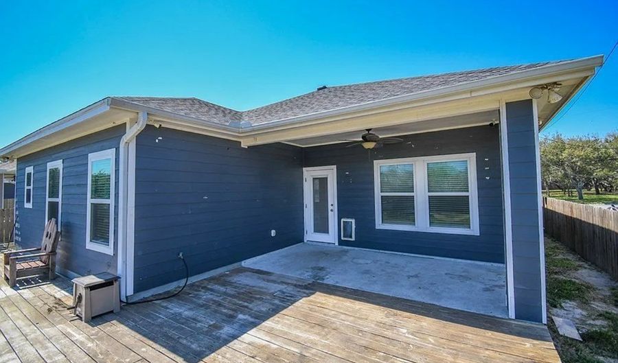 1325 S McCampbell, Aransas Pass, TX 78336 - 3 Beds, 2 Bath