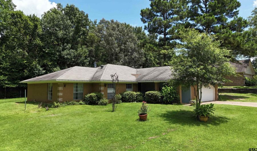 10203 Crestview Dr, Tyler, TX 75707 - 4 Beds, 3 Bath