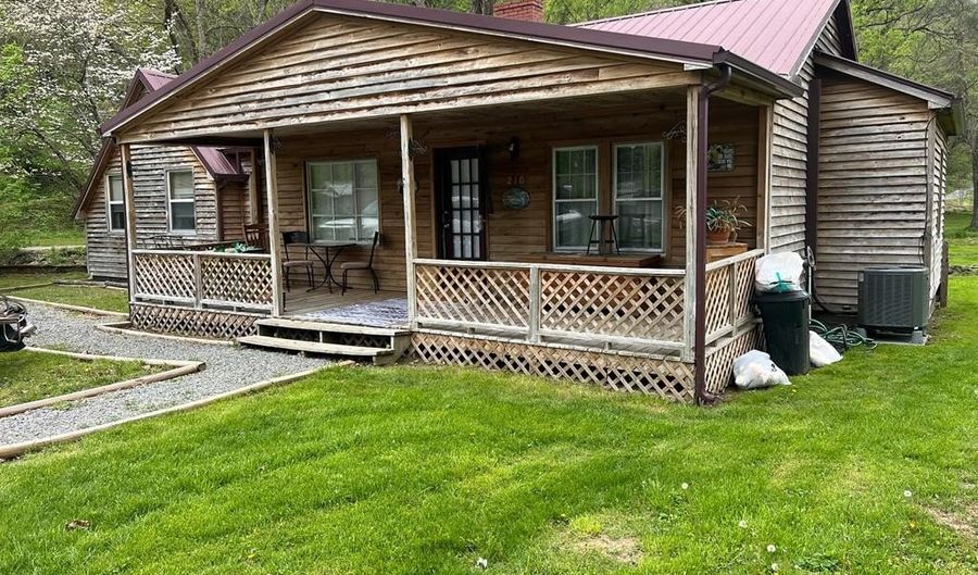 120 Wickham St, Alderson, WV 24910 - 3 Beds, 2 Bath