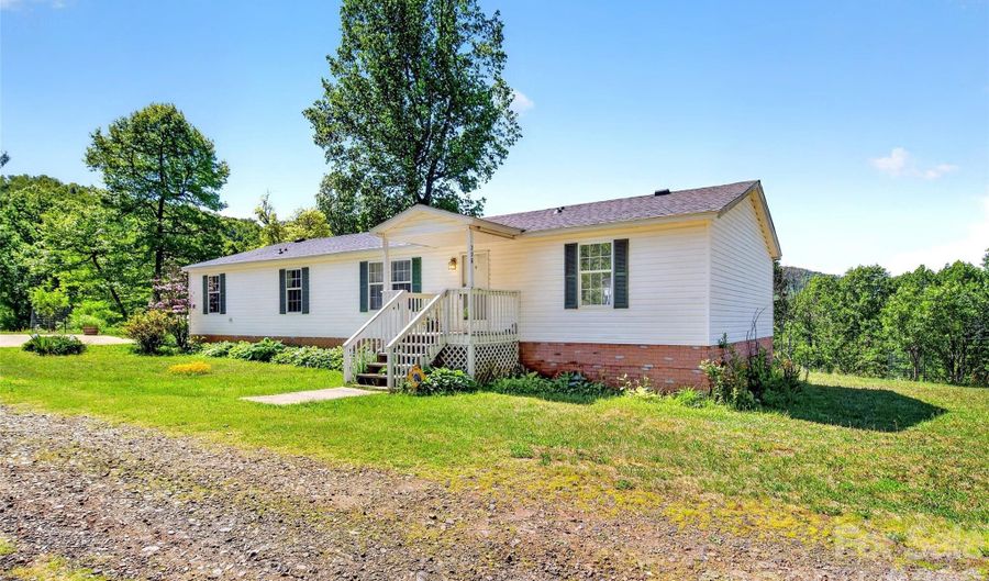 298 Wolf Xing, Bakersville, NC 28705 - 3 Beds, 2 Bath