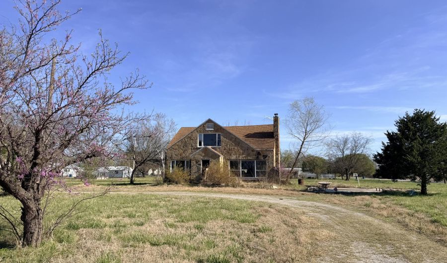 610 S 1st St, Afton, OK 74331 - 3 Beds, 1 Bath