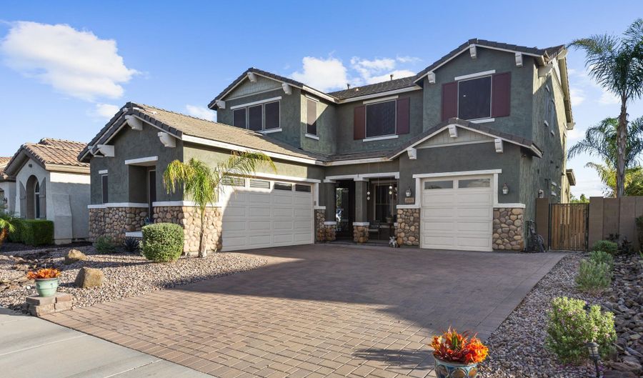 1895 E CRESCENT Way, Chandler, AZ 85249 - 5 Beds, 5 Bath