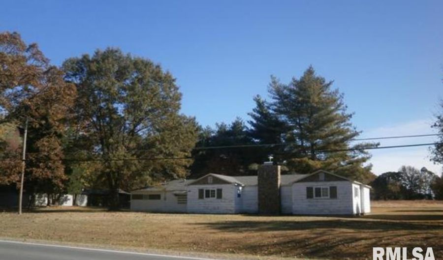 11764 N IL Hwy 37 Hwy, Benton, IL 62812 - 3 Beds, 1 Bath