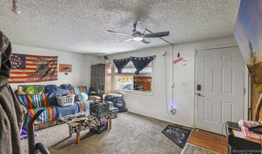 944 Kathrine St, Buhl, ID 83316 - 3 Beds, 2 Bath