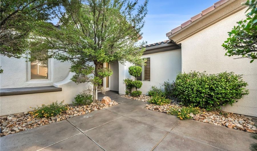 43 Braelinn Dr, Henderson, NV 89052 - 2 Beds, 3 Bath