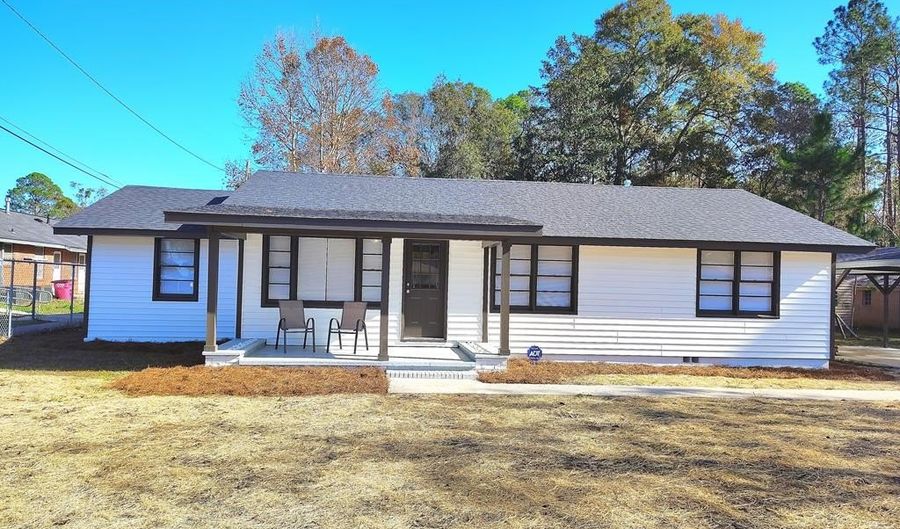 336 Brobston St, Baxley, GA 31513 - 4 Beds, 2 Bath