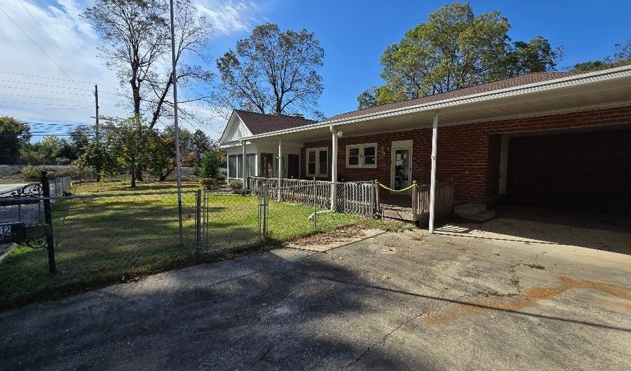 1212 Washington St, Alexander City, AL 35010 - 3 Beds, 2 Bath