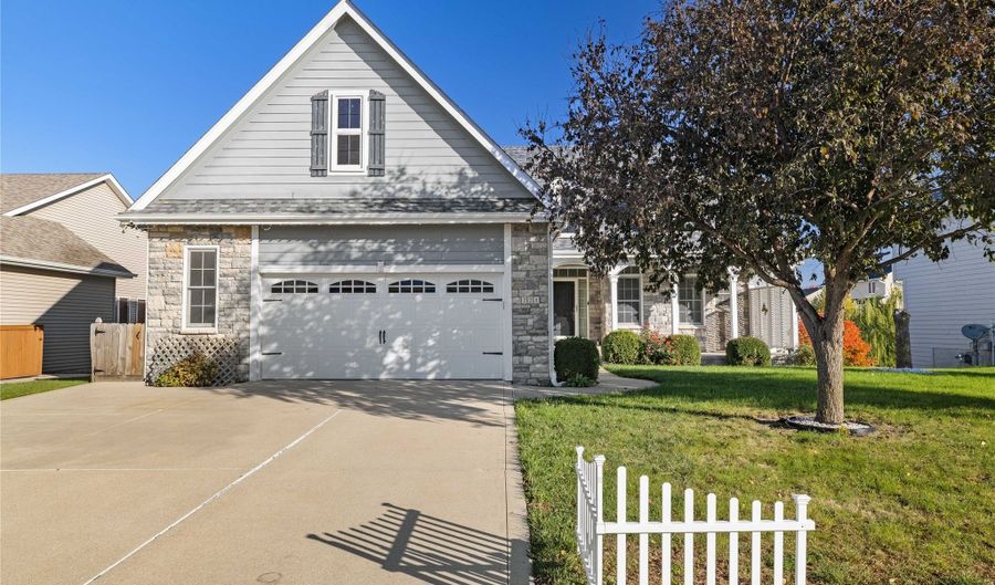 221 19th St SW, Altoona, IA 50009 - 4 Beds, 4 Bath