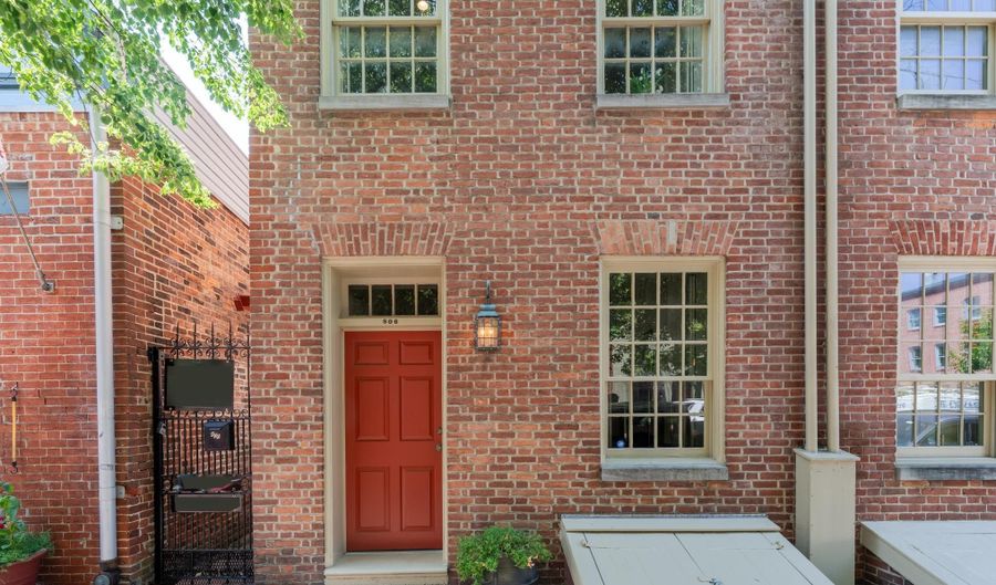 806 S ANN St, Baltimore, MD 21231 - 5 Beds, 4 Bath